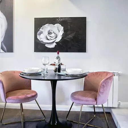 Chiclife - Shenkin Sarona, Borgo Santa Caterina & Museums *