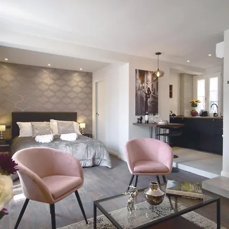 Chiclife - Shenkin Sarona, Borgo Santa Caterina & Museums Апартаменты *