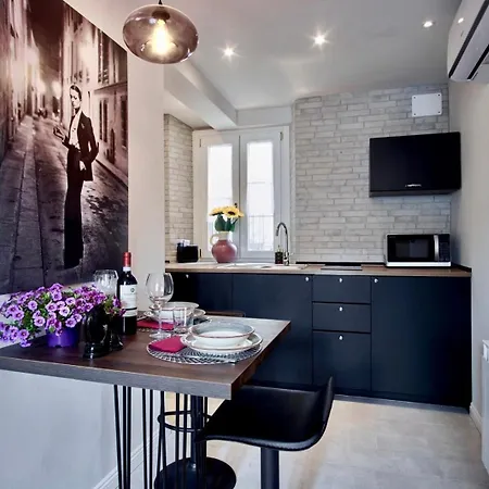 Chiclife - Shenkin Sarona, Borgo Santa Caterina & Museums Apartman *